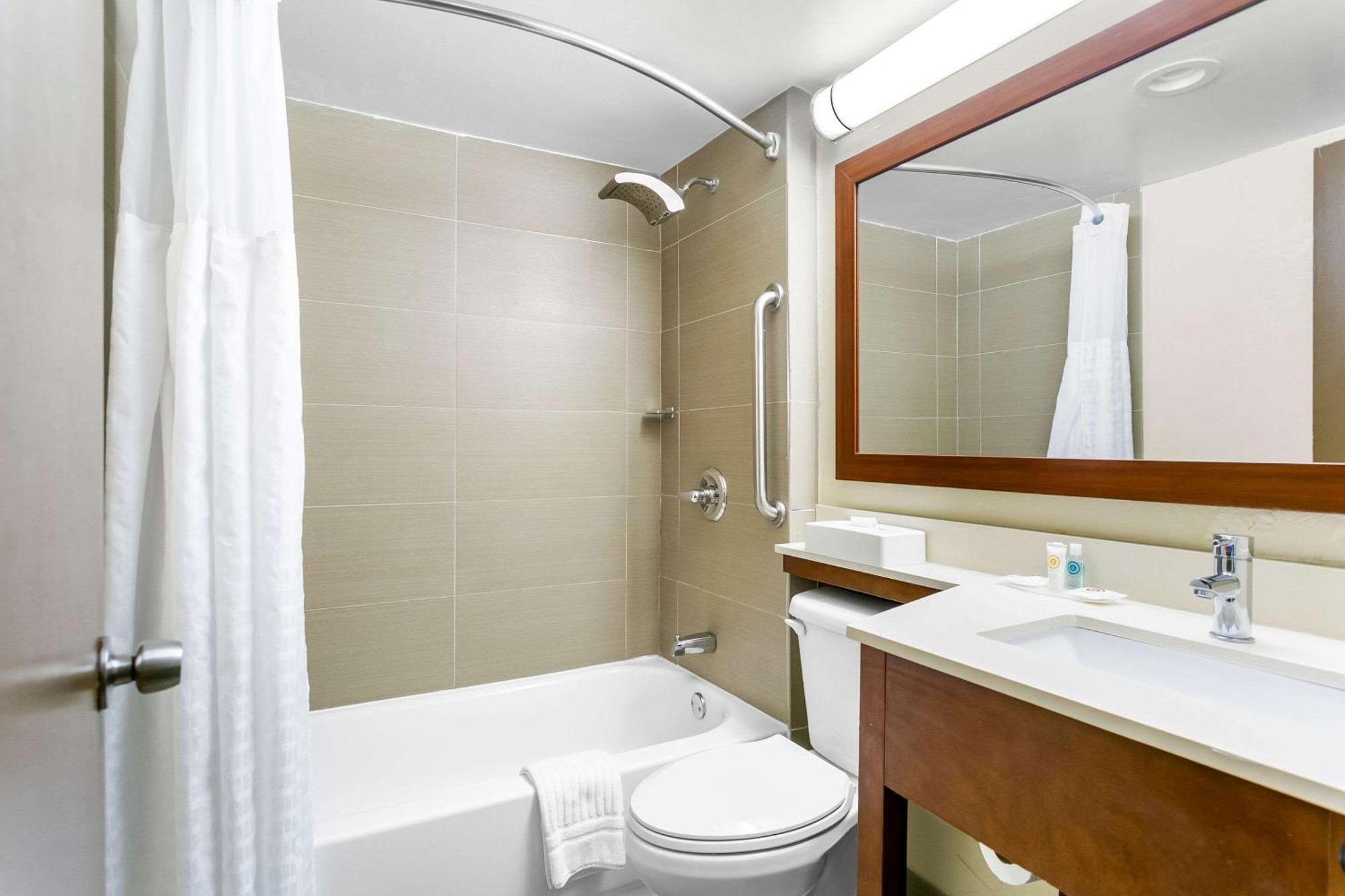 Comfort Inn Red Horse Frederick Esterno foto